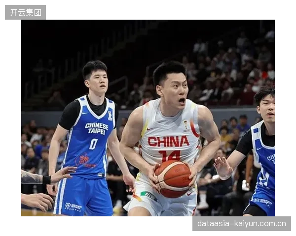 上海队锋线双星闪耀击败北京，李弘权高位策应盘活全队进攻。